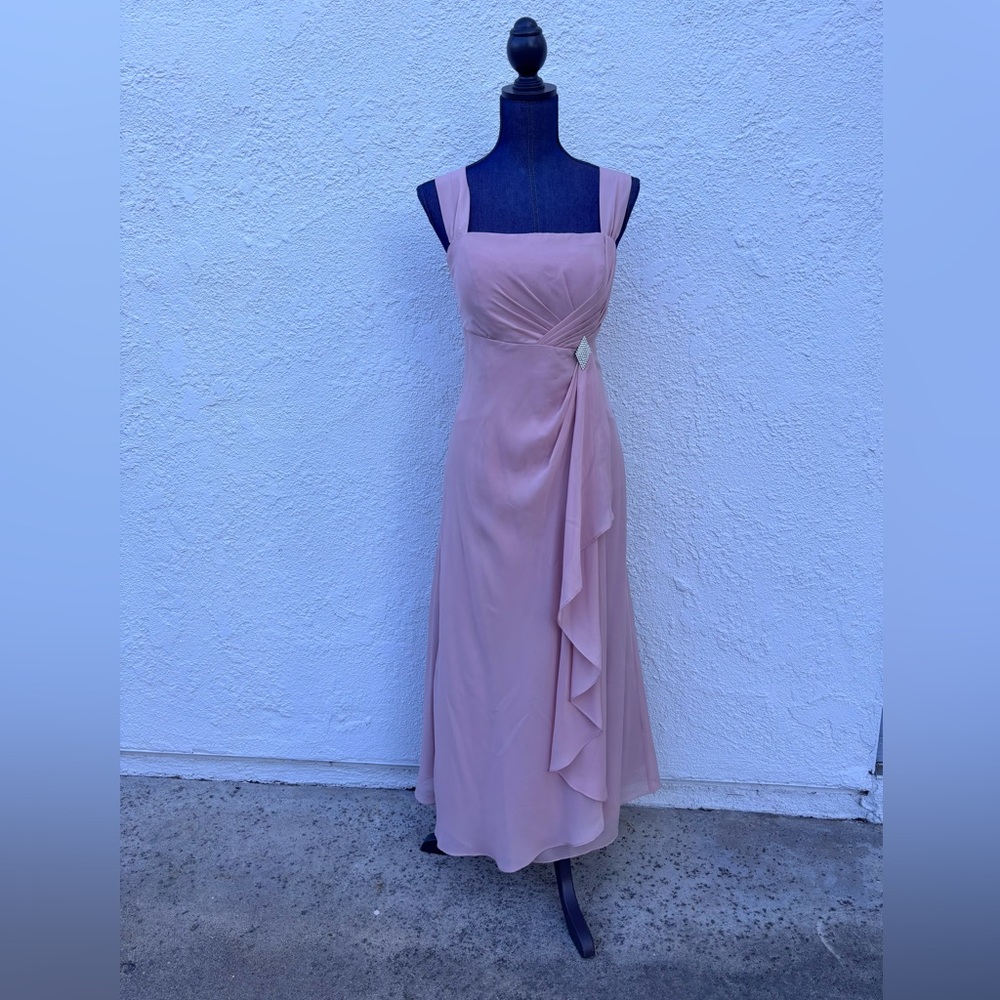 Elegant Mother of the bride 2-Piece dress in Dusty Rose - Picture 3 of 9